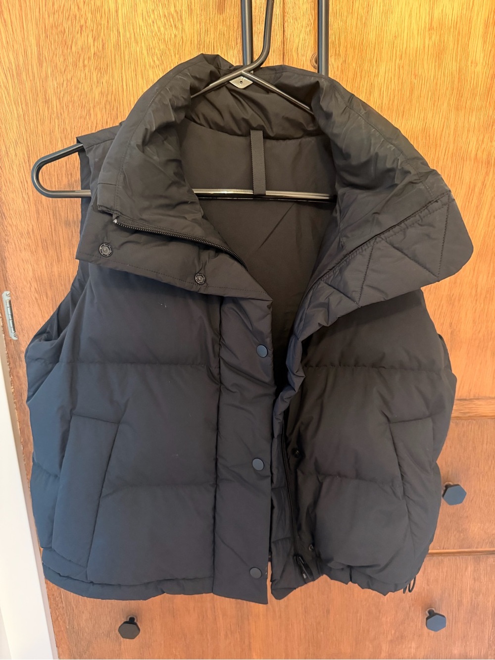 Lululemon Black Cropped Puffer Vest - Women's Size 4